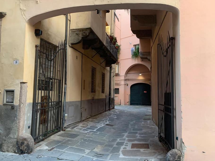 Loft Moderno Ubicato Nel Centro Storico Di Lucca Apartment Exterior foto