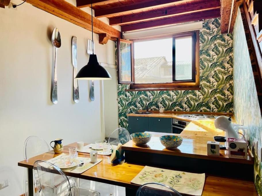 Loft Moderno Ubicato Nel Centro Storico Di Lucca Apartment Exterior foto