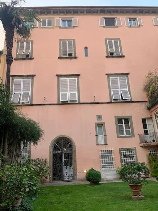 Loft Moderno Ubicato Nel Centro Storico Di Lucca Apartment Exterior foto